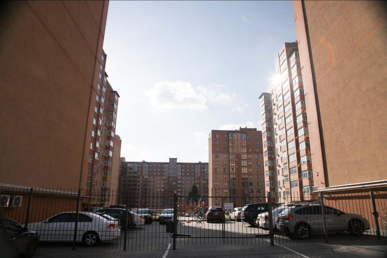 Просторная Однокомнатная Жк Счастливый Apartment Dnipro Exterior foto