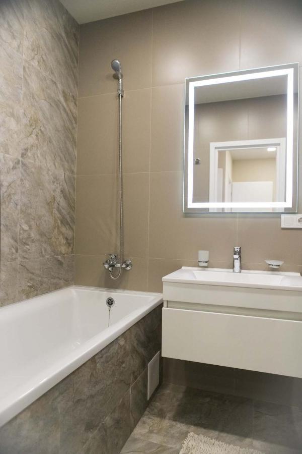 Просторная Однокомнатная Жк Счастливый Apartment Dnipro Exterior foto
